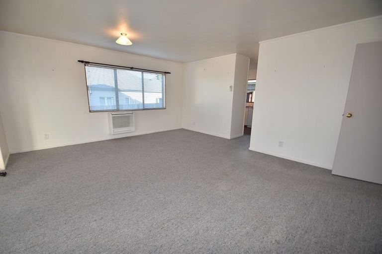 Photo of property in 2/118 Astley Avenue, New Lynn, Auckland, 0600