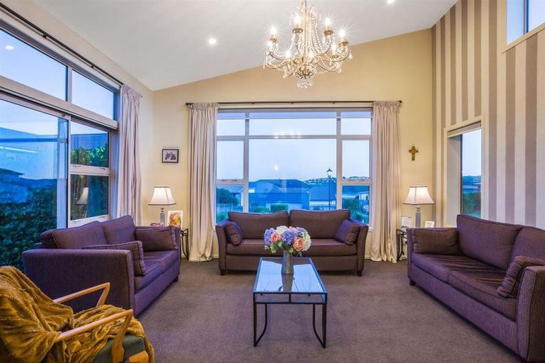 Photo of property in 13 Kepler Way, Aotea, Porirua, 5024