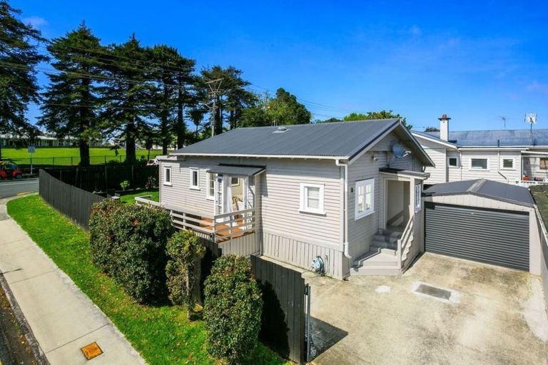 Photo of property in 2/65 Shakespeare Road, Milford, Auckland, 0620