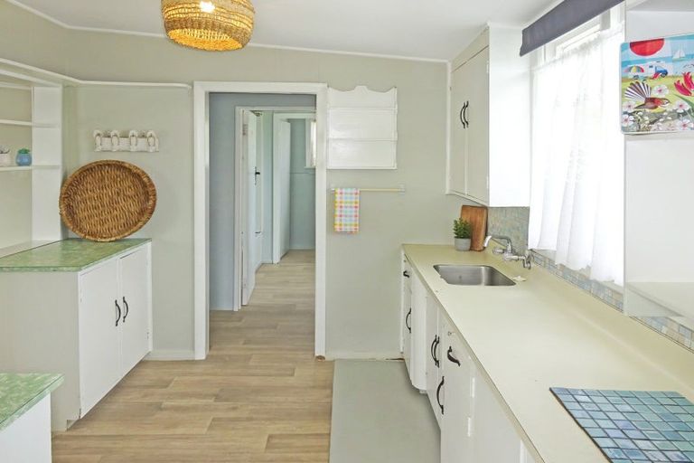 Photo of property in 46 Pratt Avenue, Foxton Beach, Foxton, 4815