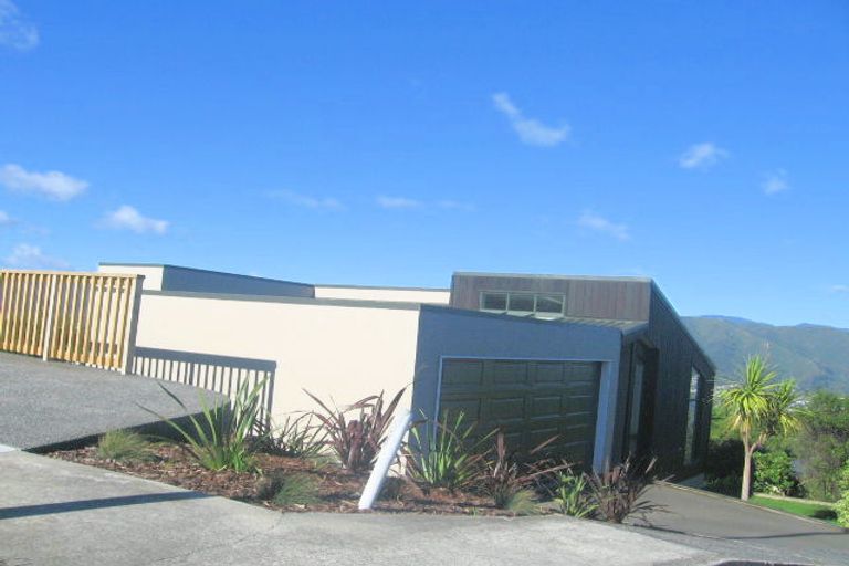 Photo of property in 11 Eastview Grove, Normandale, Lower Hutt, 5010
