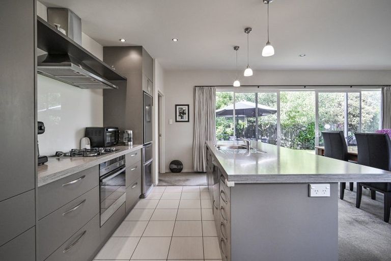 Photo of property in 16 Hikanui Drive, Havelock North, 4130