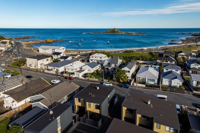 Photo of property in 7/20 Trent Street, Island Bay, Wellington, 6023
