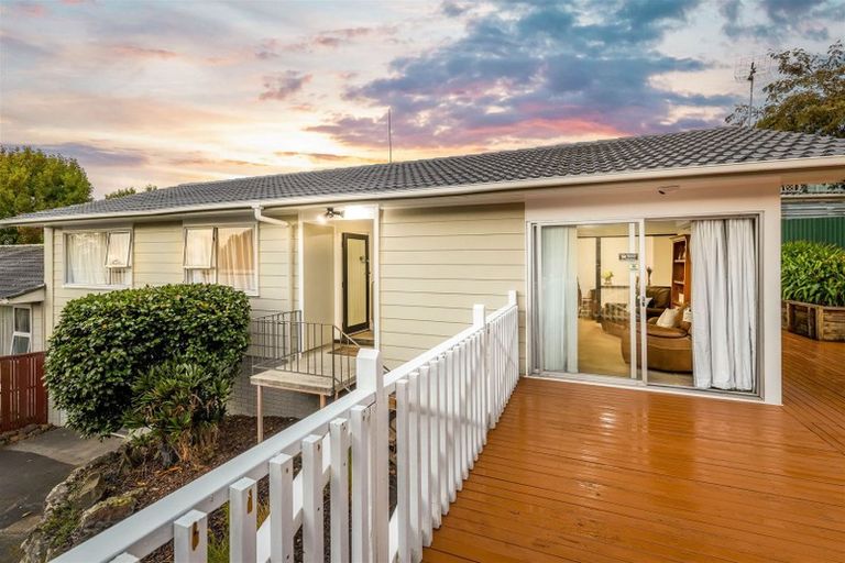 Photo of property in 2/4 Osmond Court, Sunnyvale, Auckland, 0612