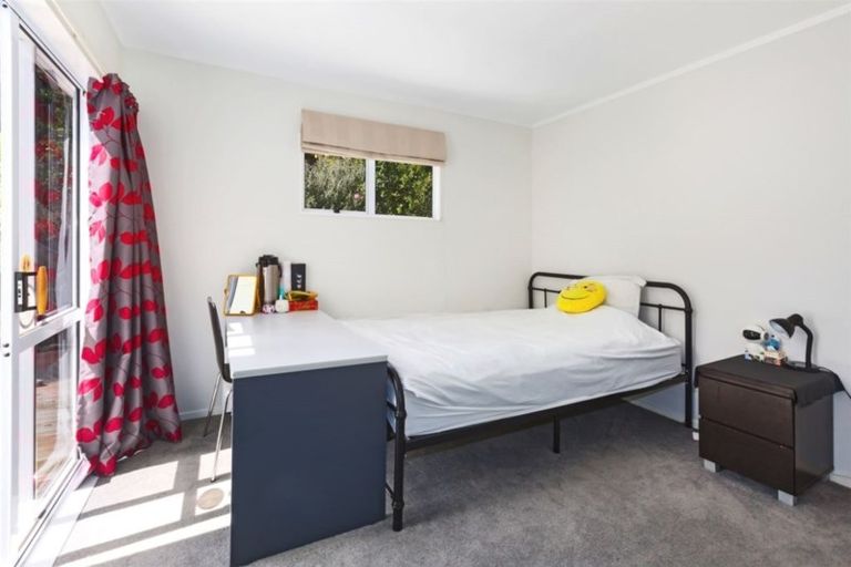 Photo of property in 2 Saint Ives Drive, Camborne, Porirua, 5026