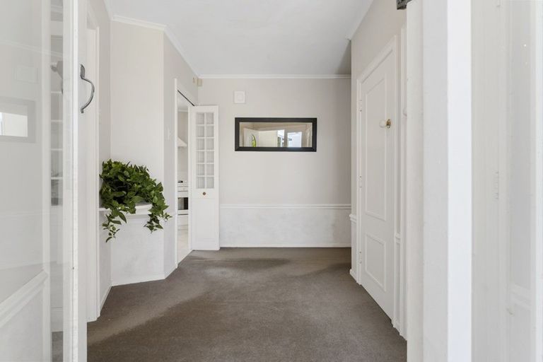 Photo of property in 335f Devon Street West, New Plymouth, 4310