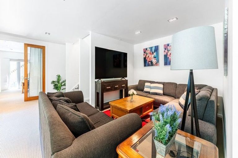 Photo of property in 2/17 Blackbridge Road, Wadestown, Wellington, 6012