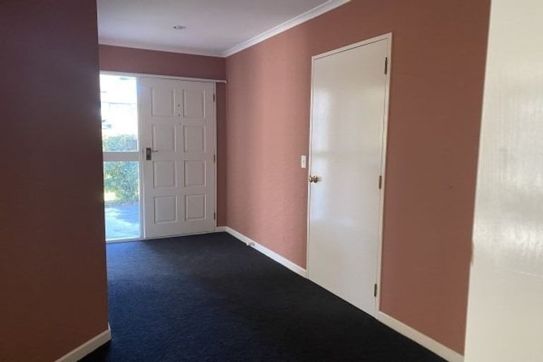 Photo of property in 16 Rosebank Avenue, Kelvin Grove, Palmerston North, 4414