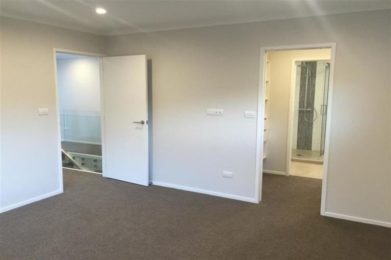Photo of property in 3a Stitchbird Close, Murrays Bay, Auckland, 0630