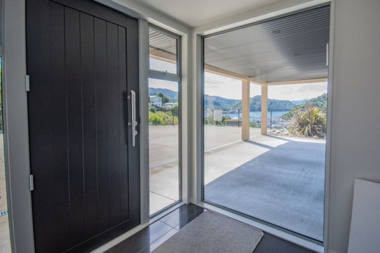 Photo of property in 26 Russell Street, Picton, 7220