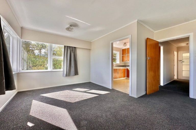Photo of property in 21 Kahikatea Grove, Paparangi, Wellington, 6037