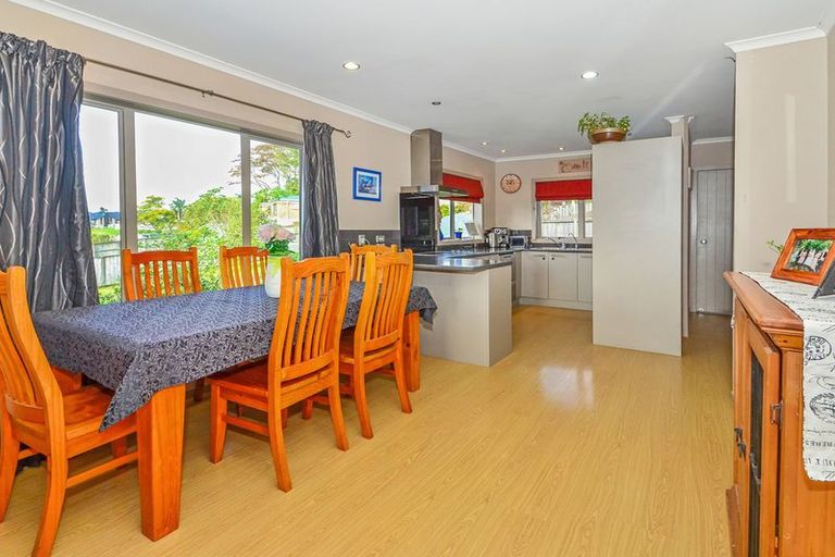Photo of property in 8 Bilkey Avenue, Pukekohe, 2120