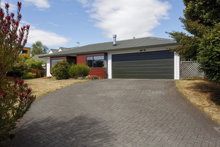 Photo of property in 8 Astelia Way, Waipahihi, Taupo, 3330