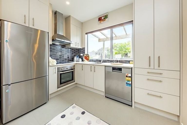 Photo of property in 28/11 Ray Small Drive, Papakura, 2110