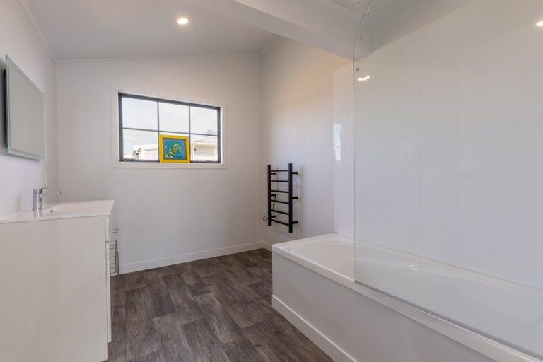 Photo of property in 42 Tennyson Street, Dannevirke, 4930