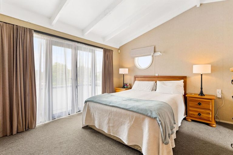 Photo of property in 22 Matuhi Rise, Henderson, Auckland, 0612