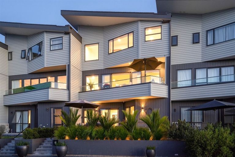 Photo of property in 14 Moki Place, Long Bay, Auckland, 0630