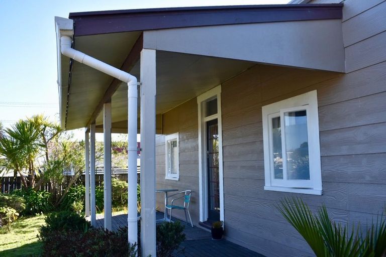 Photo of property in 17 Peel Street, Westport, 7825