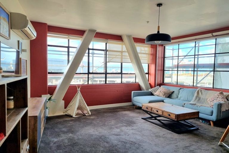 Photo of property in Endeavour Apartments, 10/125 Thorndon Quay, Pipitea, Wellington, 6011