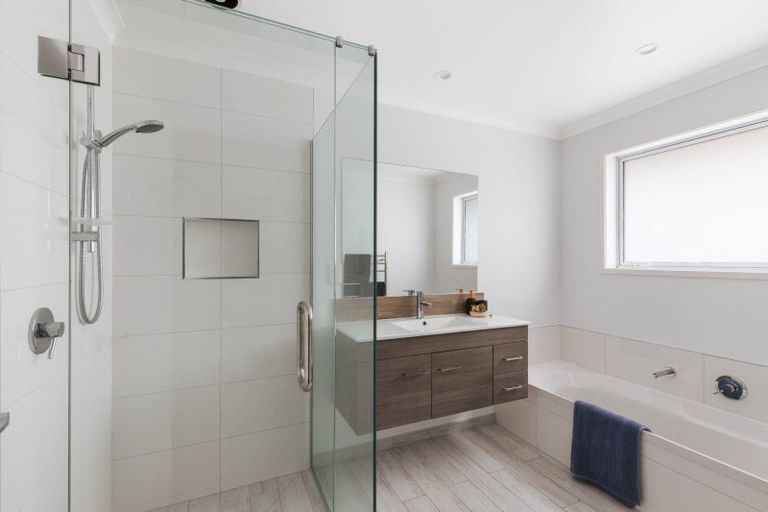 Photo of property in 56 Te Kio Crescent, Papamoa Beach, Papamoa, 3118