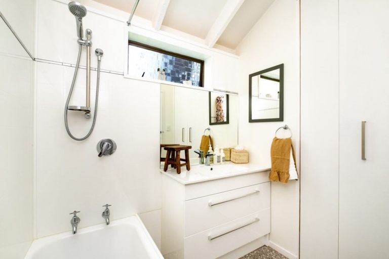 Photo of property in 2/26 Christie Crescent, Havelock North, 4130