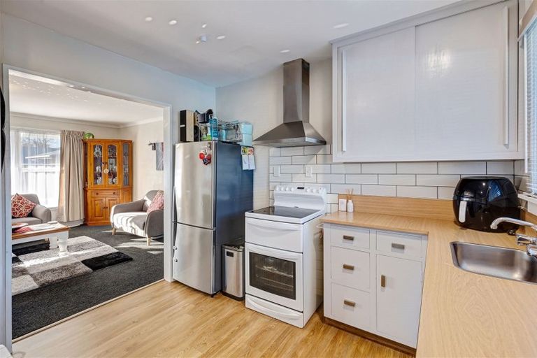 Photo of property in 2/7 Curletts Road, Sockburn, Christchurch, 8042