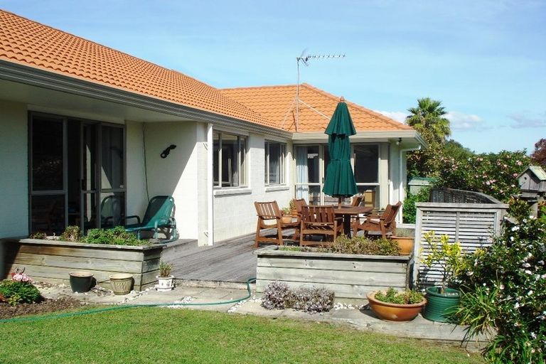 Photo of property in 34 Gillett Place, Botany Downs, Auckland, 2014