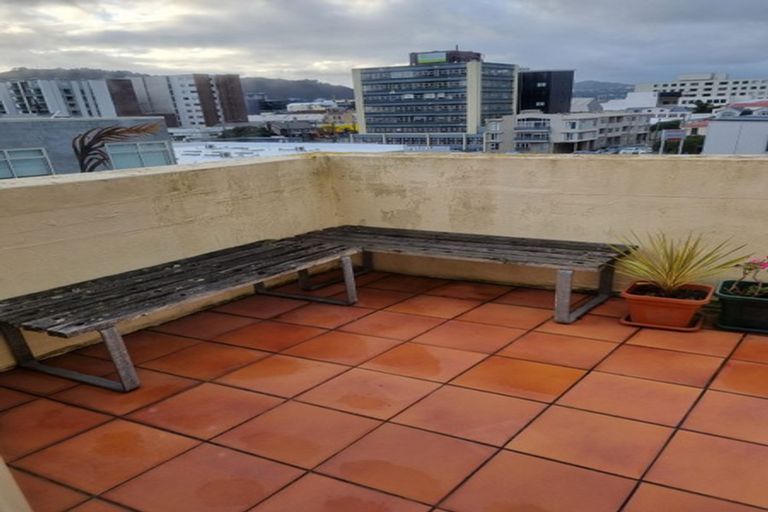 Photo of property in Chatsworth Flats, 7/23 Pirie Street, Mount Victoria, Wellington, 6011
