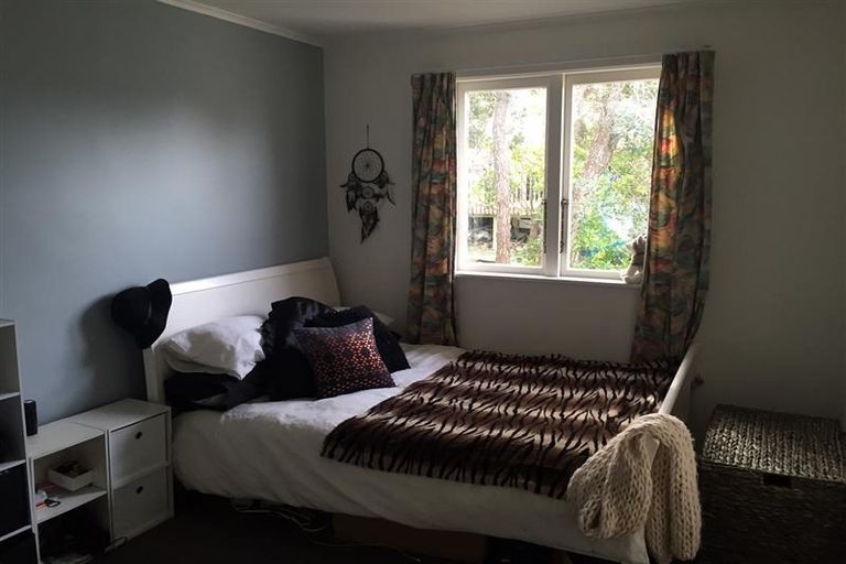 Photo of property in 2/10 William Bond Street, Stanley Point, Auckland, 0624