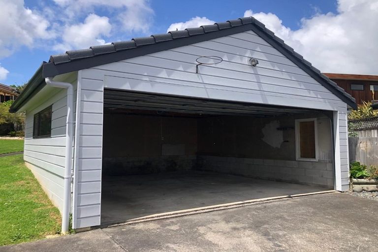 Photo of property in 26 Bronzewing Terrace, Unsworth Heights, Auckland, 0632