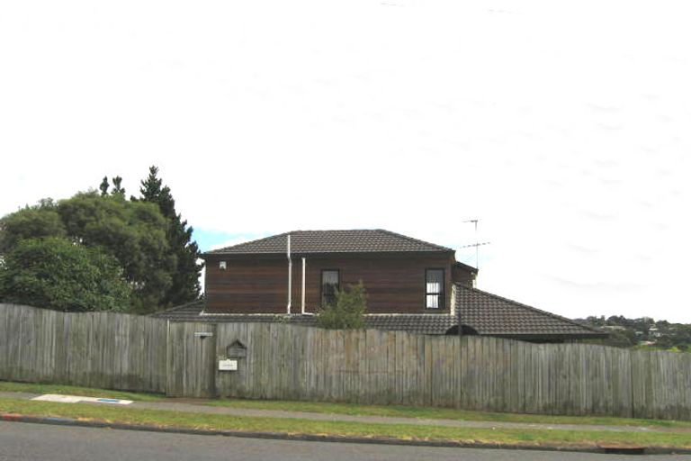 Photo of property in 27 Avonleigh Road, Green Bay, Auckland, 0604