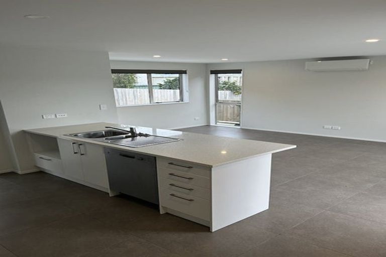 Photo of property in 7b Yeoman Place, Howick, Auckland, 2014