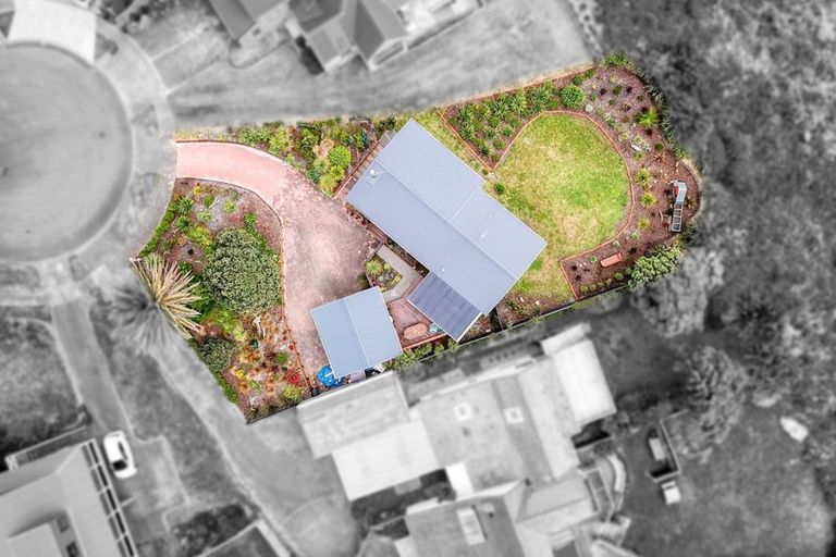 Photo of property in 15 Waiheke Street, Waikanae Beach, Waikanae, 5036