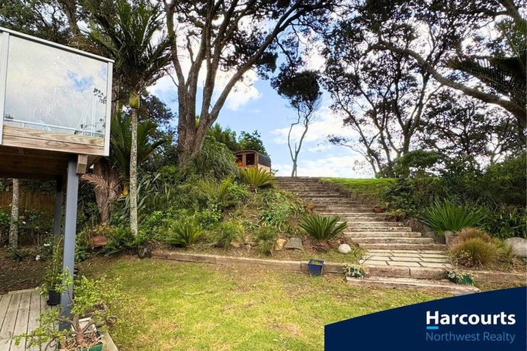 Photo of property in 296 Motutara Road, Muriwai, Waimauku, 0881