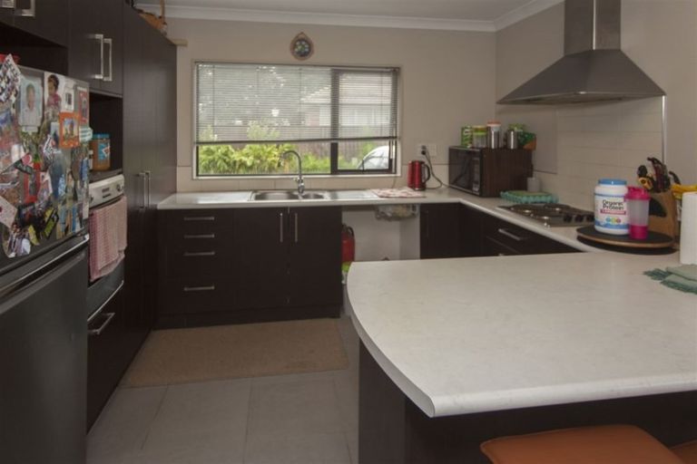 Photo of property in 2d Waikaukau Road, Glen Eden, Auckland, 0602