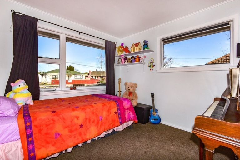 Photo of property in 90 Kendal Avenue, Burnside, Christchurch, 8053