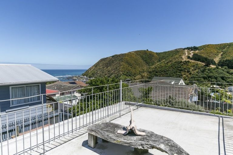Photo of property in 9 Frobisher Street, Island Bay, Wellington, 6023