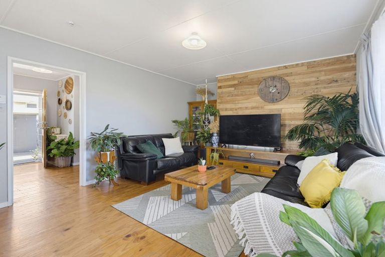 Photo of property in 41 Totara Street, Waiuku, 2123