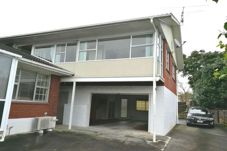 Photo of property in 3/69 Royal View Road, Te Atatu South, Auckland, 0610