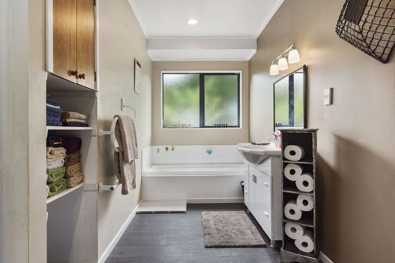 Photo of property in 3 Village Park Drive, Welcome Bay, Tauranga, 3112