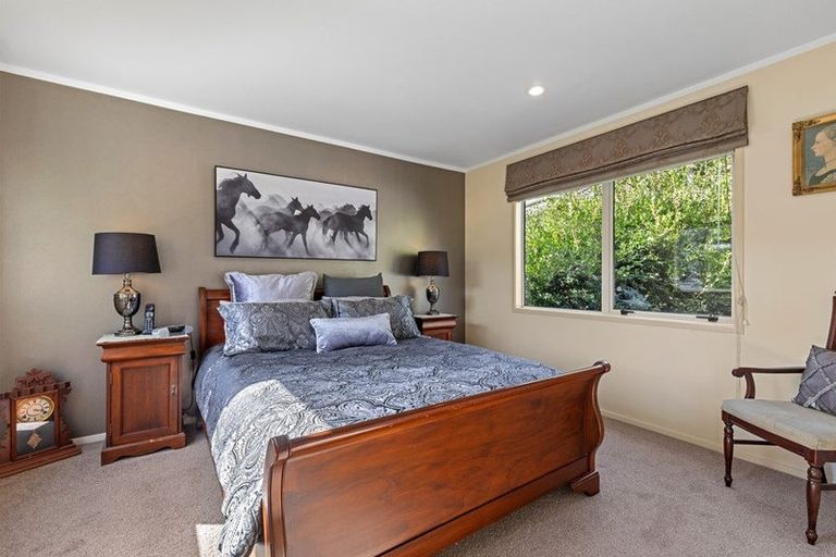 Photo of property in 2/12 Wanita Place, Totara Vale, Auckland, 0629