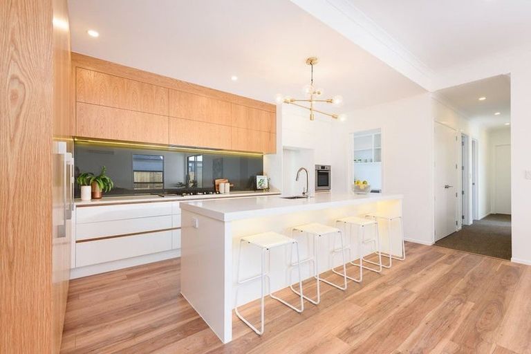 Photo of property in 28 Knightia Drive, Papamoa Beach, Papamoa, 3118