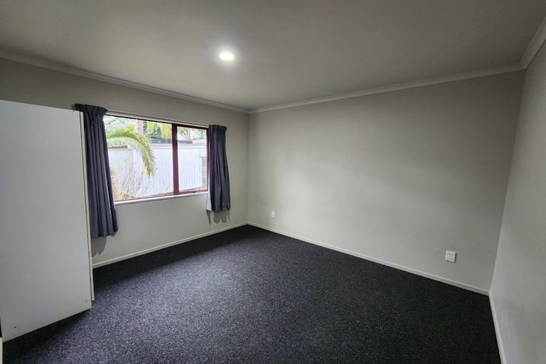 Photo of property in 53c Woodglen Road, Glen Eden, Auckland, 0602