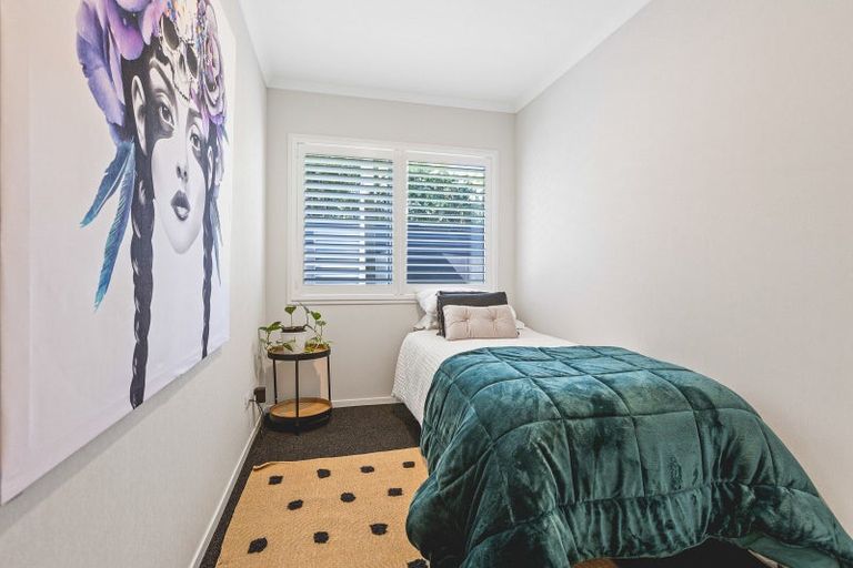 Photo of property in 10 Cooke Farm Grove, Waiwhakaiho, New Plymouth, 4312