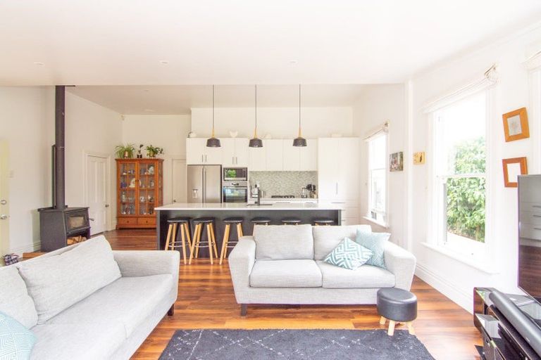 Photo of property in 11 Colombo Street, Hokowhitu, Palmerston North, 4410