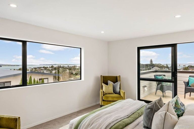 Photo of property in 10 Copperfield Terrace, Mellons Bay, Auckland, 2014