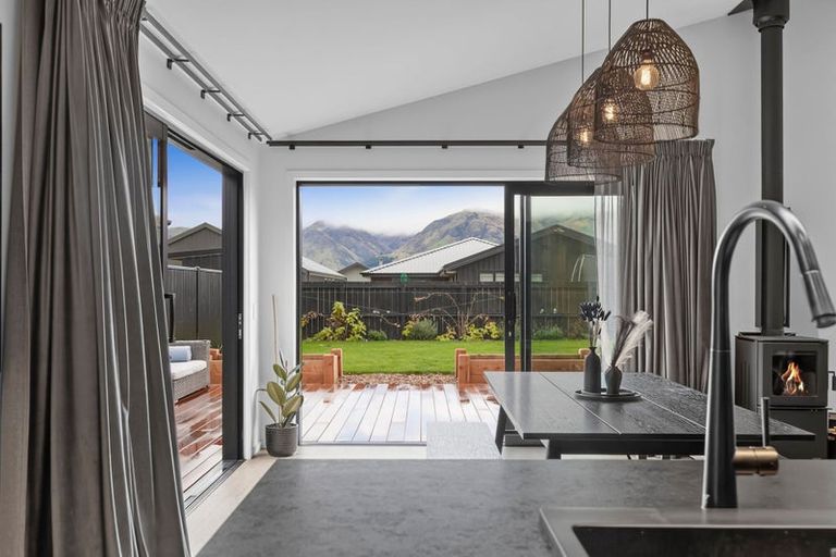 Photo of property in 19 Dunn Street, Lake Hawea, 9382