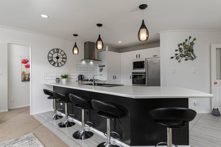 Photo of property in 27 Summerland Drive, Henderson, Auckland, 0612