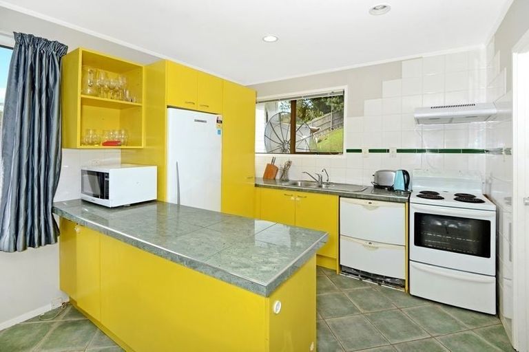 Photo of property in 74 Powrie Street, Glenfield, Auckland, 0629