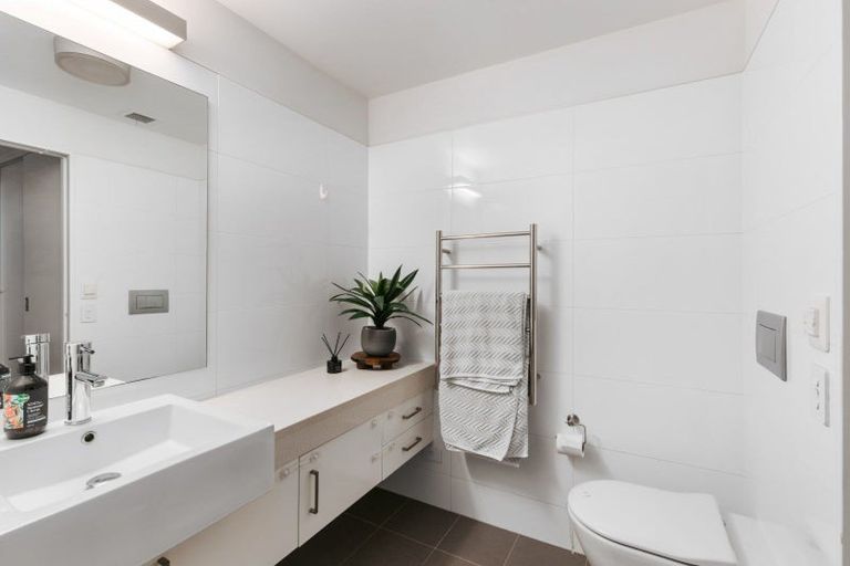 Photo of property in Vivaldi Apartments, 7/48 Marine Parade, Mount Maunganui, 3116